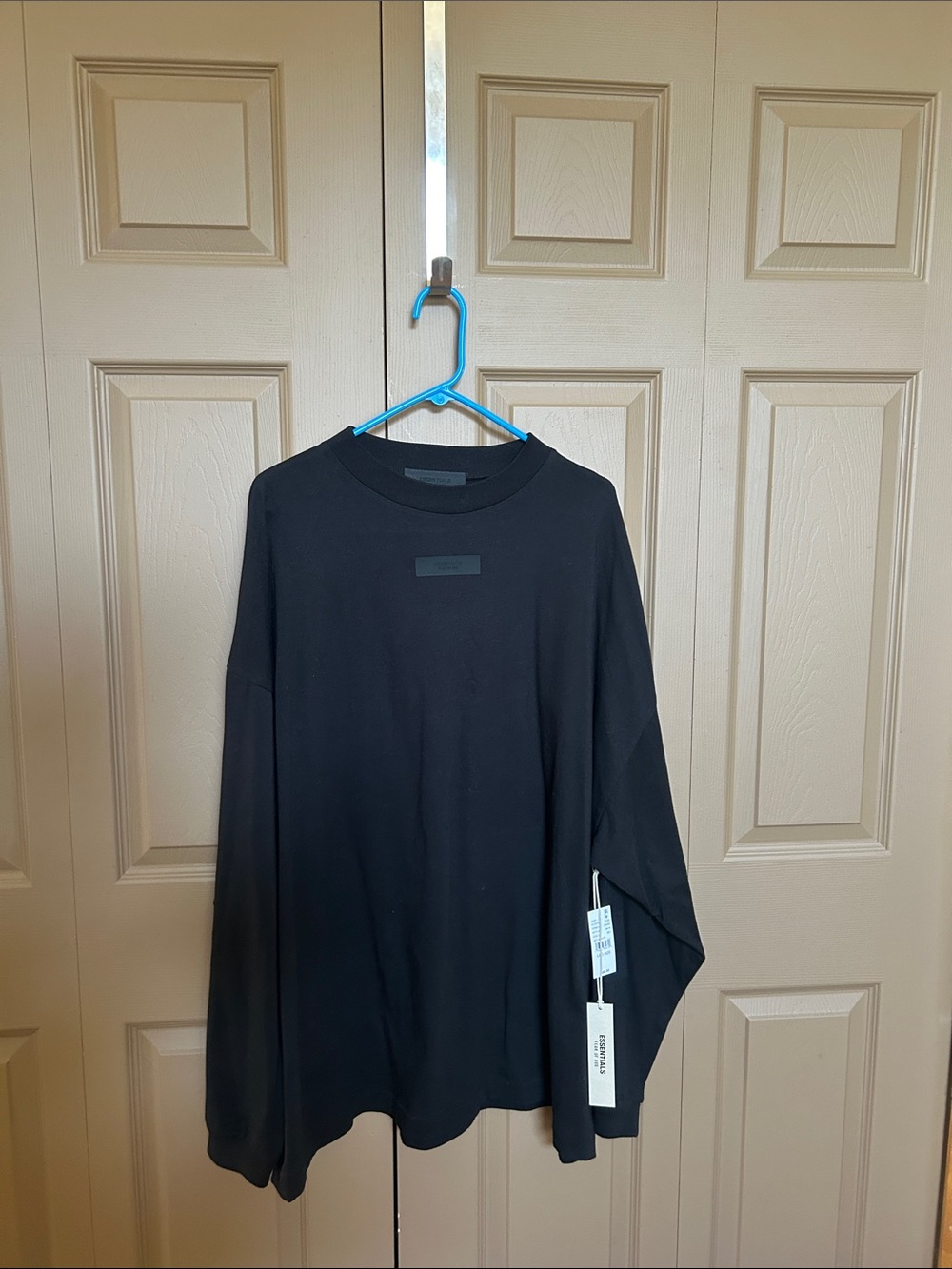 Men's large ESSENTIALS Black Long-Sleeve Crewneck Shirt